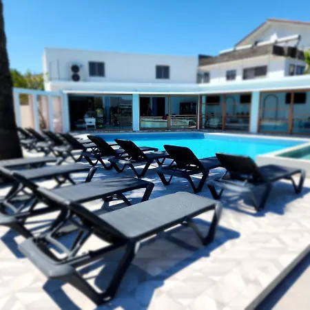 Hillside & Apartmanhotel 2*