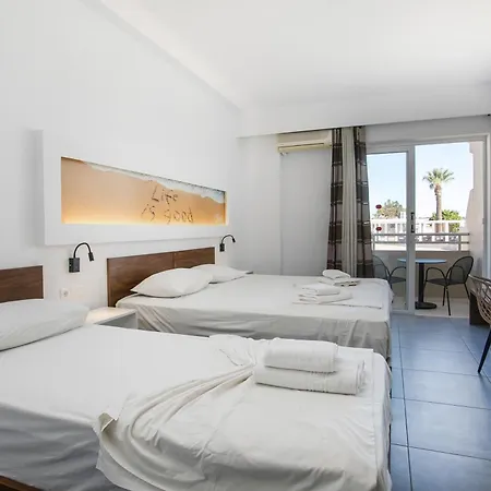 Hillside & Apartmanhotel 2*